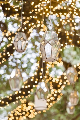 Venue: Four Seasons Austin<br />
Planner: Glitzzy Events<br />
Photographer: Two Fish Weddings Light up the tree for your event