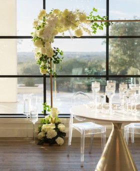Venue: The Arlo<br />
Planner: 36th Street Events<br />
Photographer Cori Brooke Young Photography Elegantly memorable florals